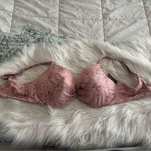 Victoria's Secret Women's Twist Removable Push-Up Bikini Swim Top Size 40DD NWT